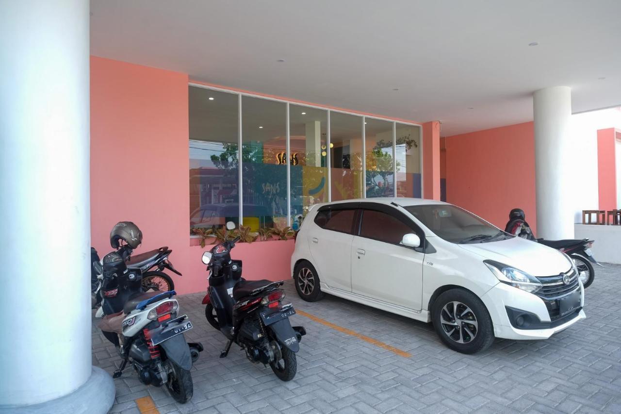 Sans Hotel Aurum Majapahit Semarang Esterno foto