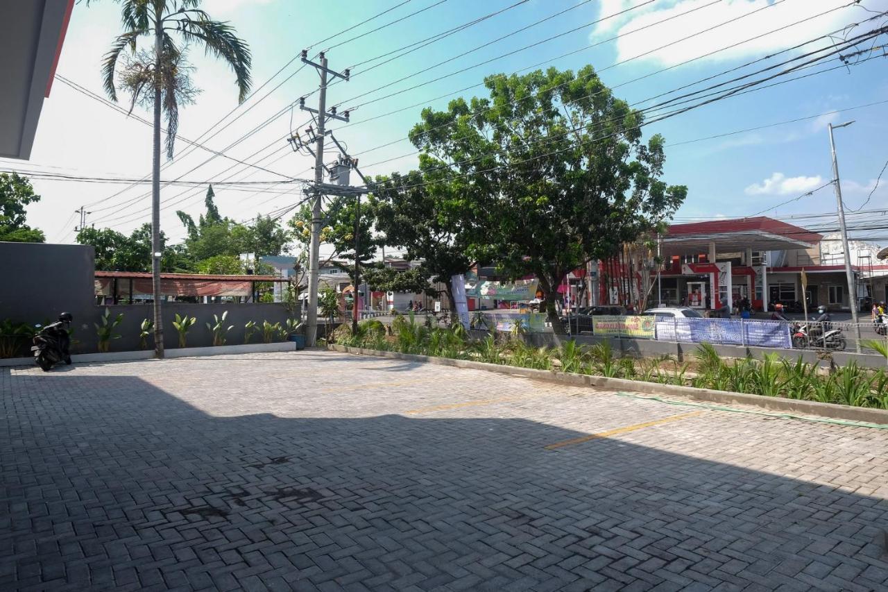 Sans Hotel Aurum Majapahit Semarang Esterno foto